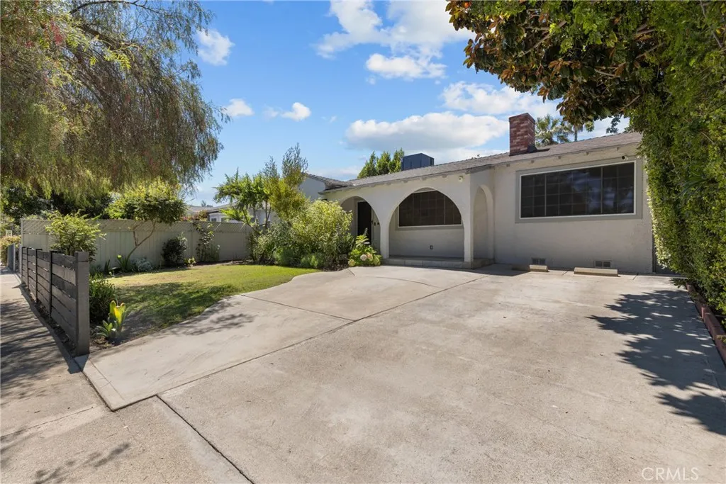 5835 Denny Avenue, North Hollywood, California 91601 home-pic-1