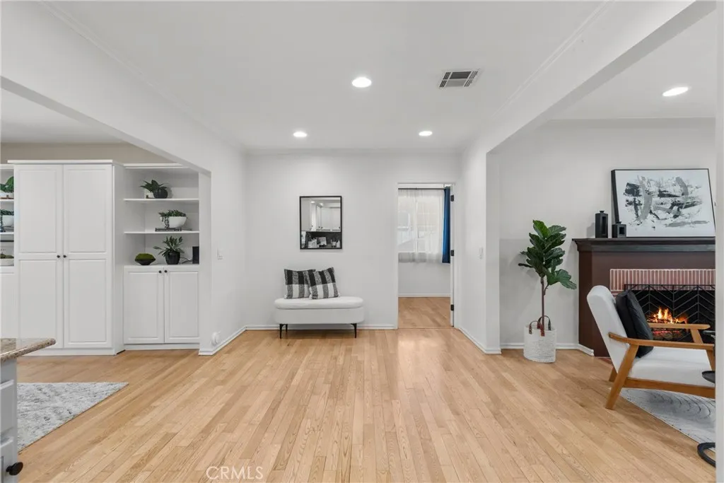 5835 Denny Avenue, North Hollywood, California 91601 home-pic-8
