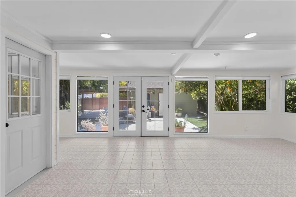 5835 Denny Avenue, North Hollywood, California 91601 home-pic-14