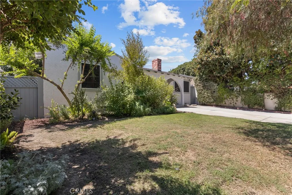 5835 Denny Avenue, North Hollywood, California 91601 home-pic-2