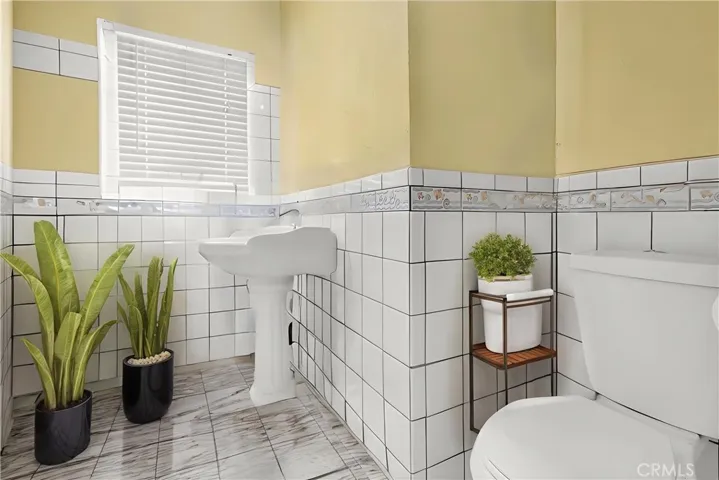 Virtual Photo of main Bathroom