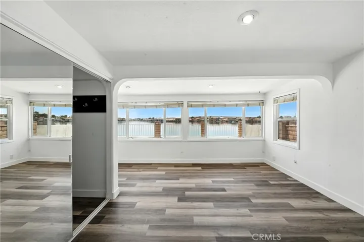 BEDROOM LAKEVIEW