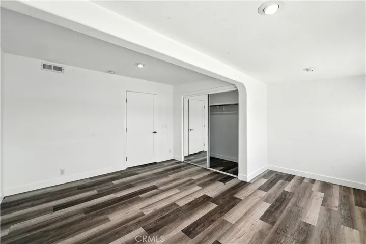 BEDROOM LAKEVIEW