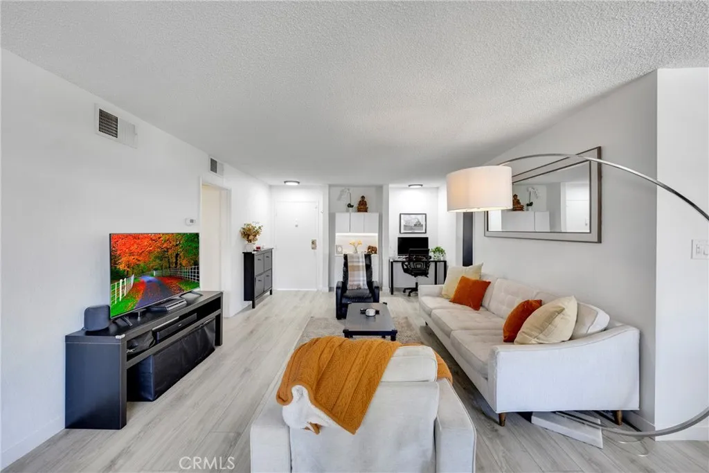2386 E Del Mar Boulevard 226, Pasadena, California 91107 home-pic-4