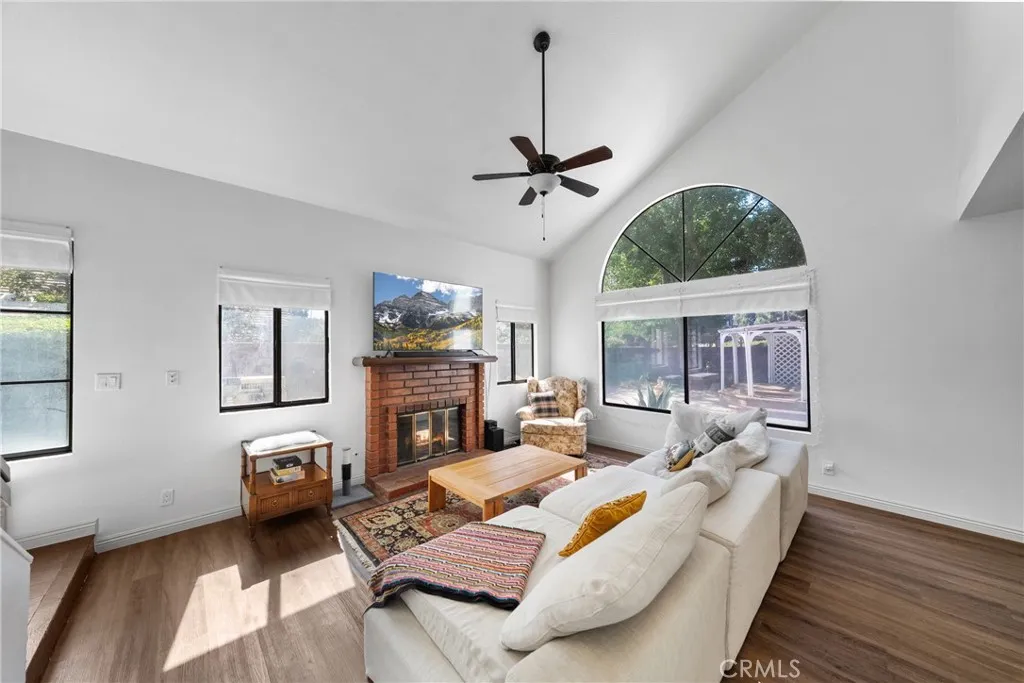 2172 Falcon Crest Drive, Riverside, California 92506 home-pic-4
