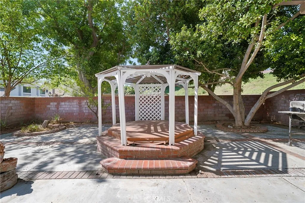 2172 Falcon Crest Drive, Riverside, California 92506 home-pic-21
