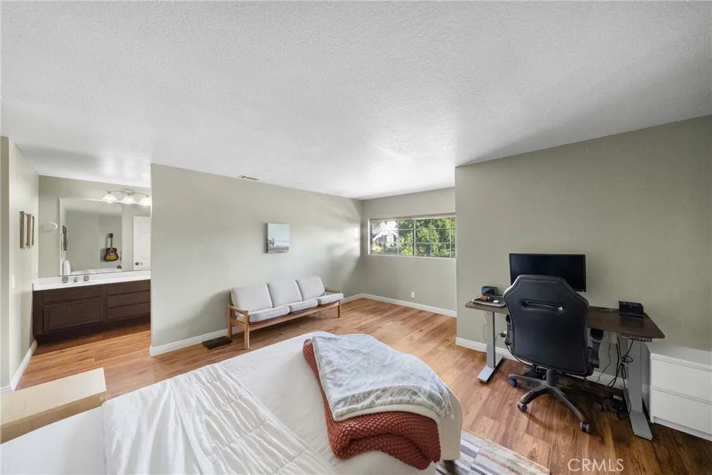 2172 Falcon Crest Drive, Riverside, California 92506 home-pic-11