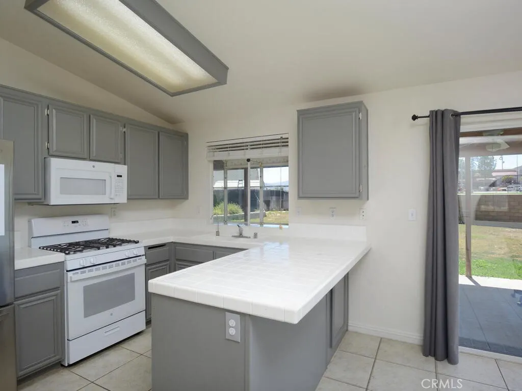 3733 Cougar Canyon Road, Hemet, California 92545 home-pic-6