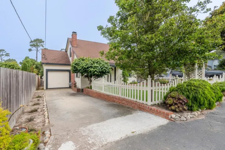 1222 Lincoln Avenue, Pacific Grove, California 93950