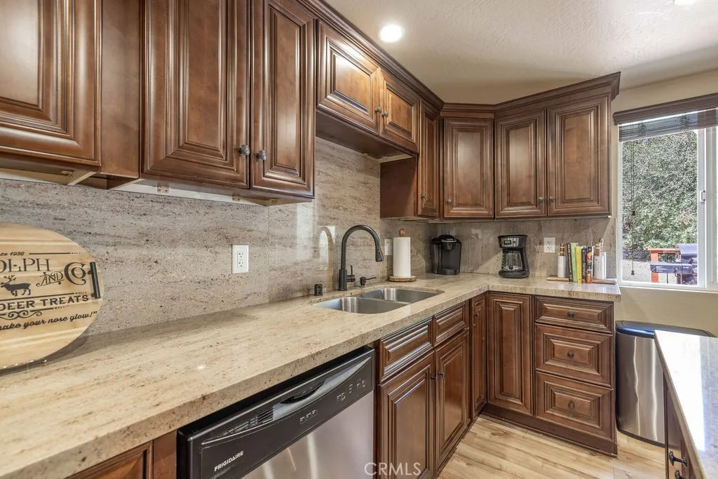 373 Crystal Lake Road, Big Bear Lake, California 92315 home-pic-9