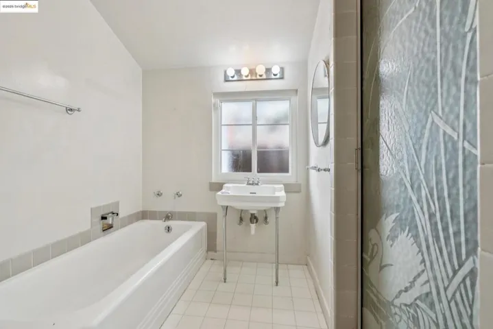 119 Villanova Dr, Oakland, California 94611