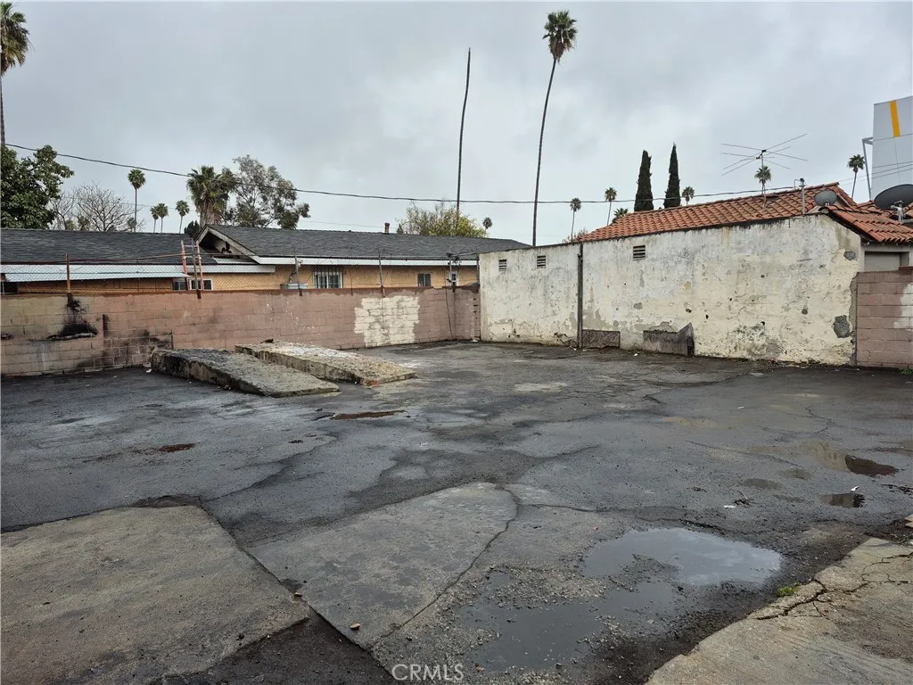 Shared Parking Lot with 6080 South Hoover Street