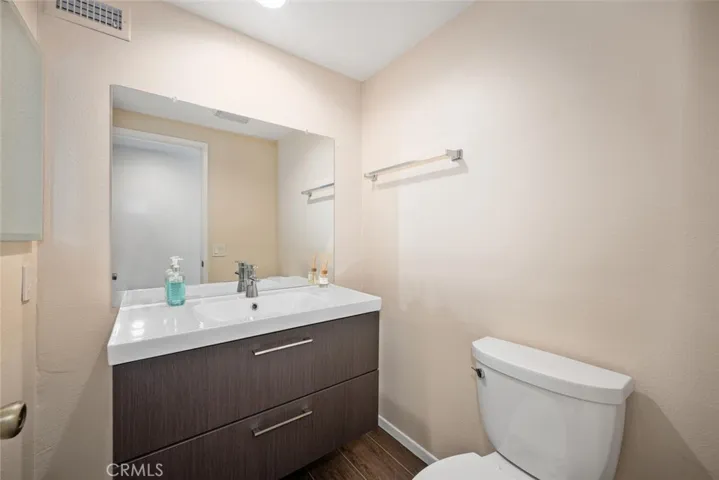 Downstairs 1/2 Bathroom.