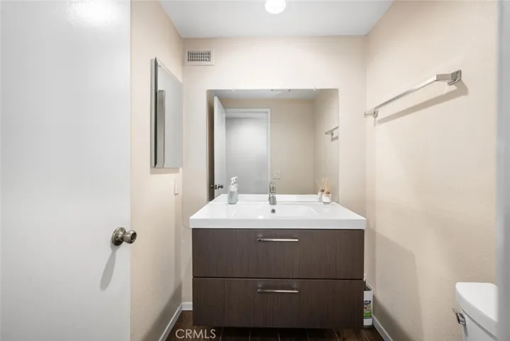 Downstairs 1/2 Bathroom