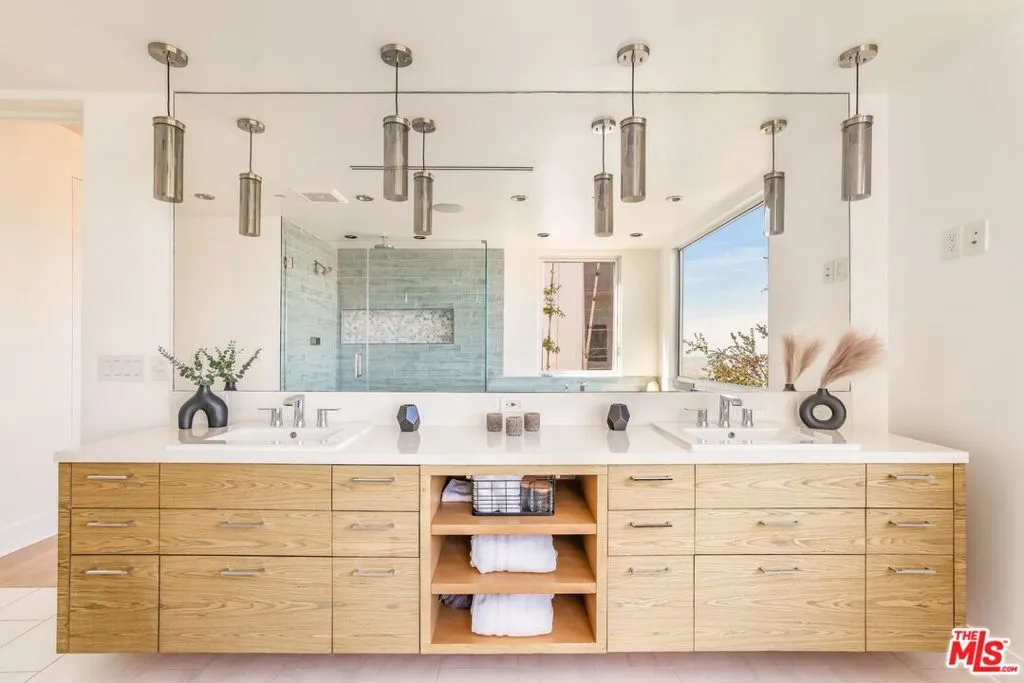 1610 Viewmont Drive, Los Angeles, California 90069 home-pic-10
