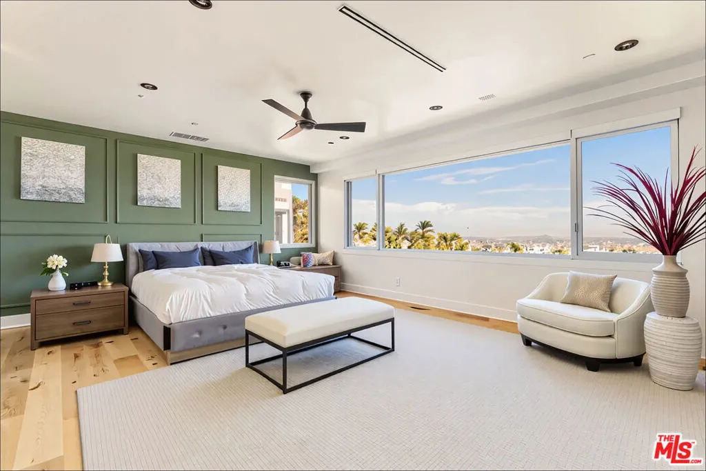 1610 Viewmont Drive, Los Angeles, California 90069 home-pic-8
