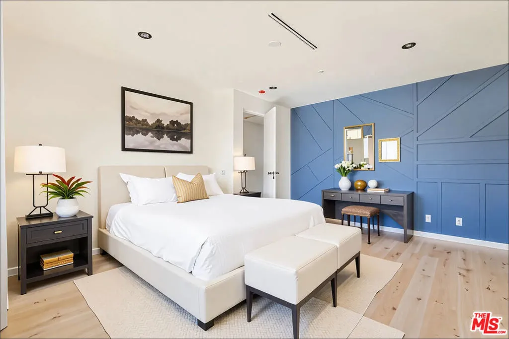 1610 Viewmont Drive, Los Angeles, California 90069 home-pic-13