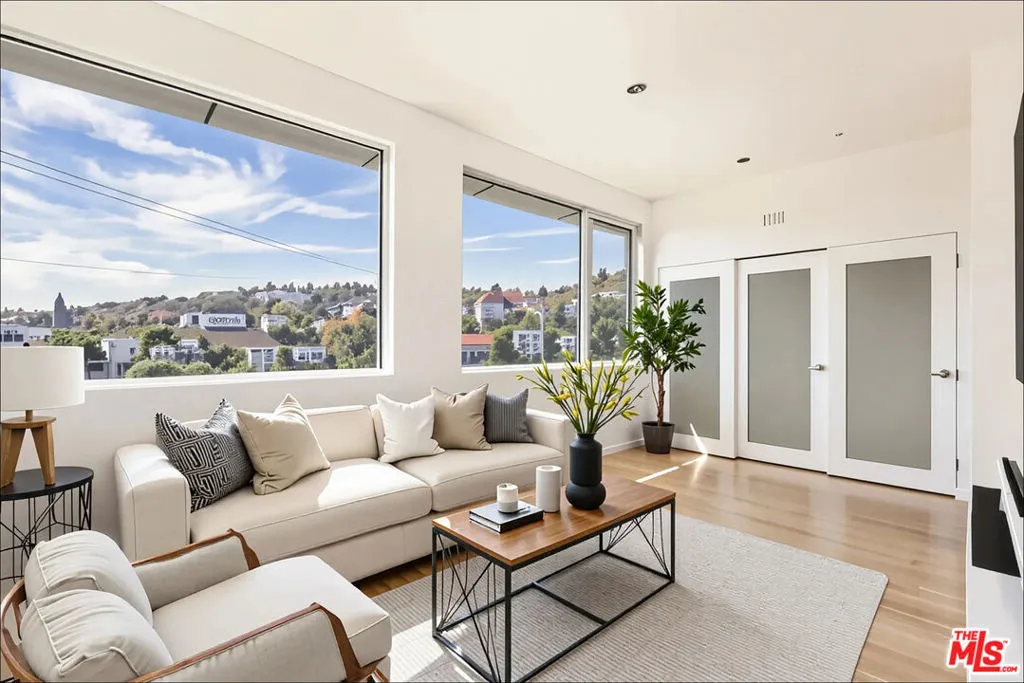 1610 Viewmont Drive, Los Angeles, California 90069 home-pic-15