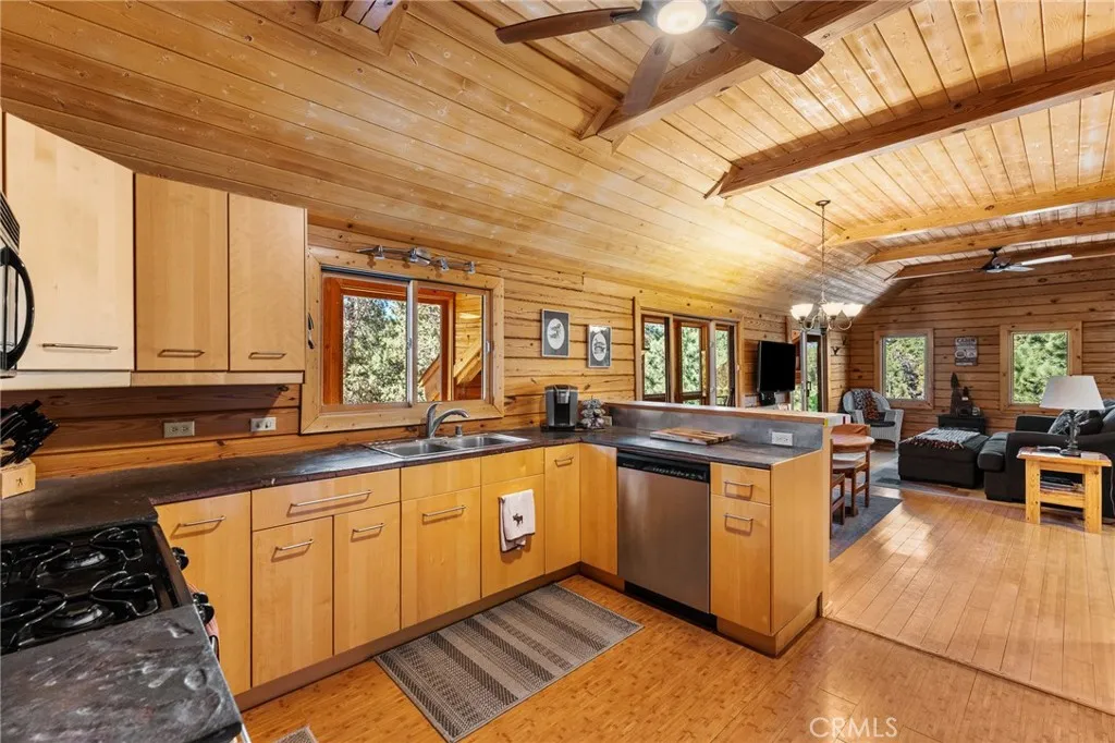 298 Dixie Lee Lane, Big Bear Lake, California 92386 home-pic-14