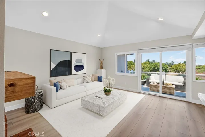 915 Gardenia Way, Corona Del Mar, California 92625