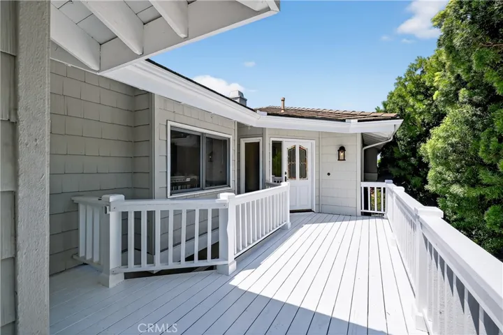 915 Gardenia Way, Corona Del Mar, California 92625