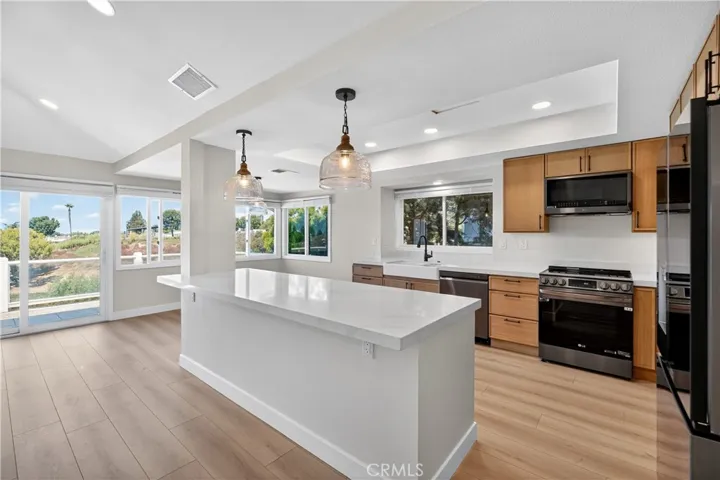 915 Gardenia Way, Corona Del Mar, California 92625