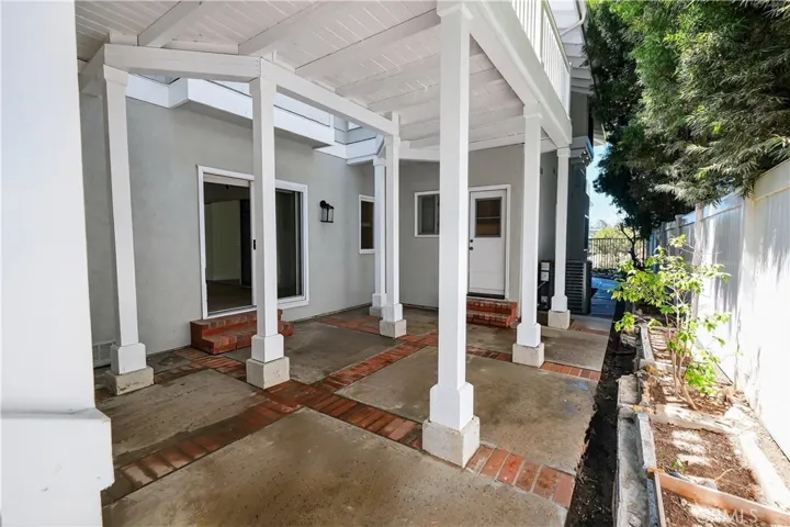 915 Gardenia Way, Corona Del Mar, California 92625