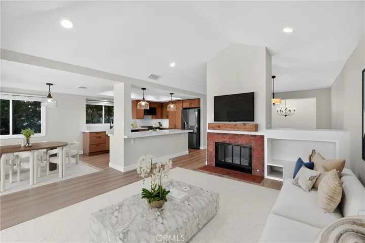 915 Gardenia Way, Corona Del Mar, California 92625