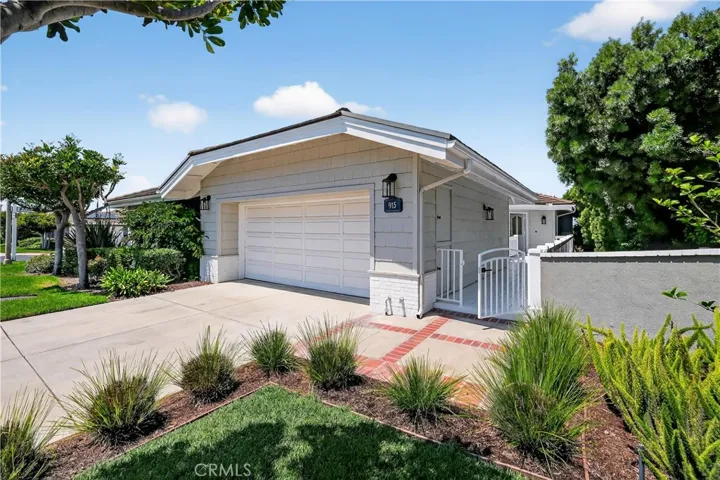 915 Gardenia Way, Corona Del Mar, California 92625