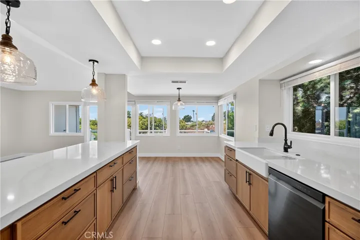 915 Gardenia Way, Corona Del Mar, California 92625