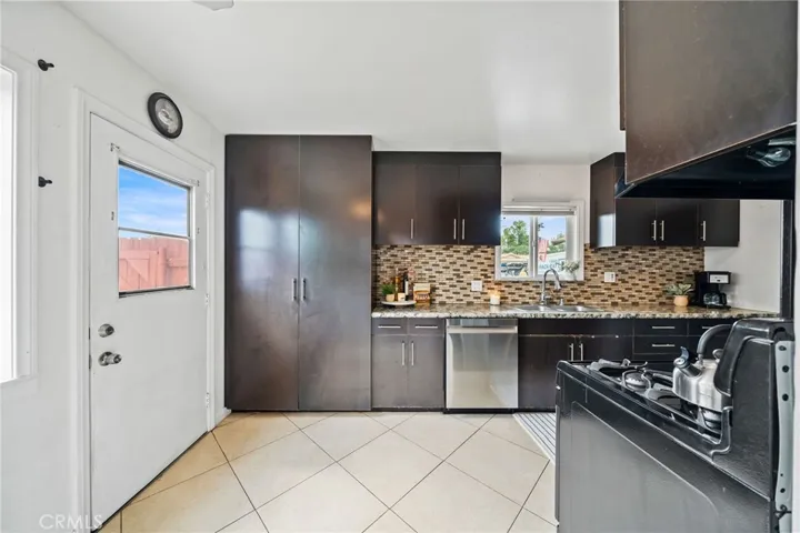 8828 Holly Lane, Riverside, California 92503