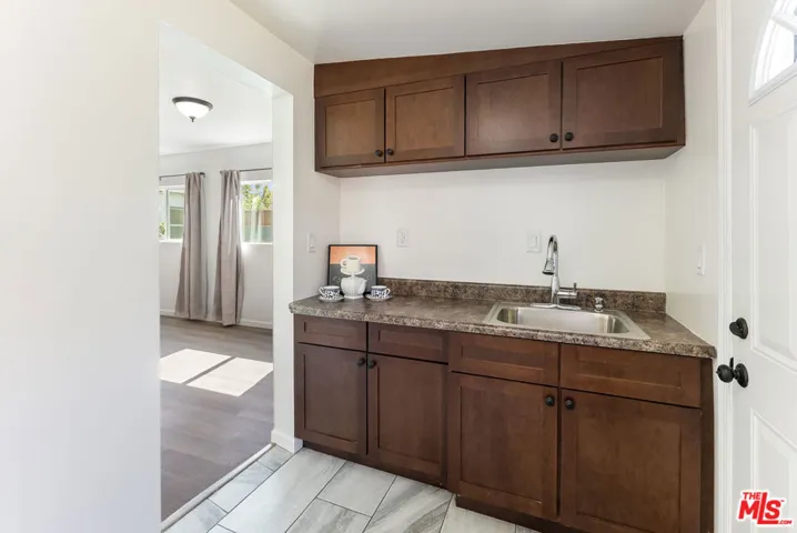 12041 Hartsook Street, Valley Village, California 91607
