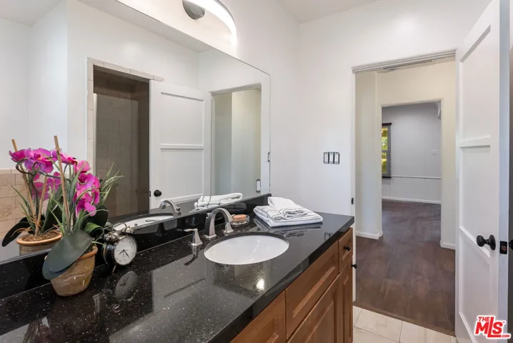 12041 Hartsook Street, Valley Village, California 91607