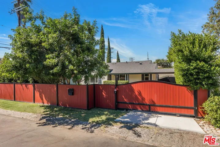 12041 Hartsook Street, Valley Village, California 91607