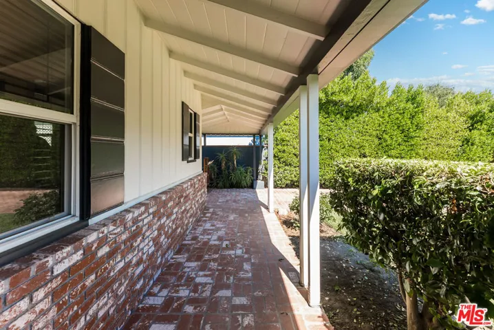 12041 Hartsook Street, Valley Village, California 91607