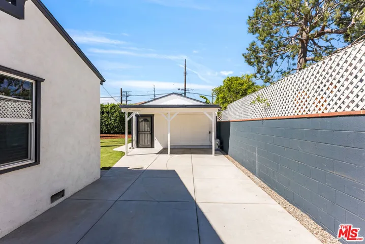 12041 Hartsook Street, Valley Village, California 91607