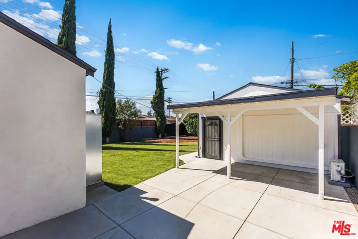 12041 Hartsook Street, Valley Village, California 91607
