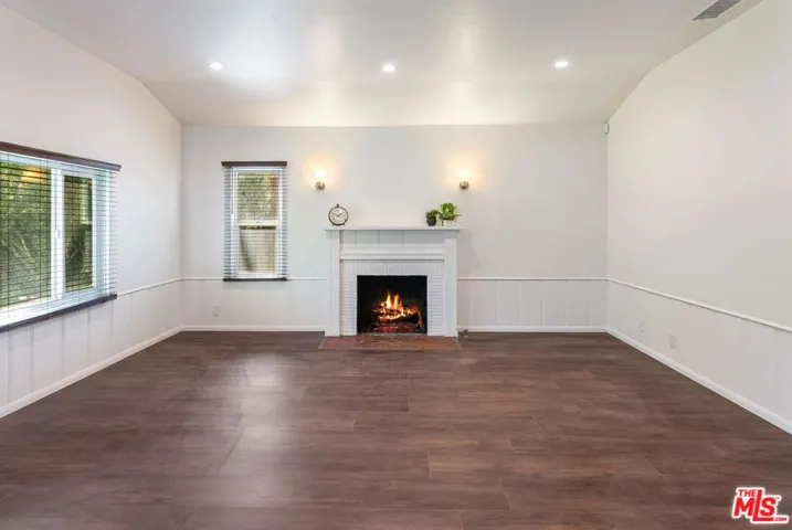 12041 Hartsook Street, Valley Village, California 91607