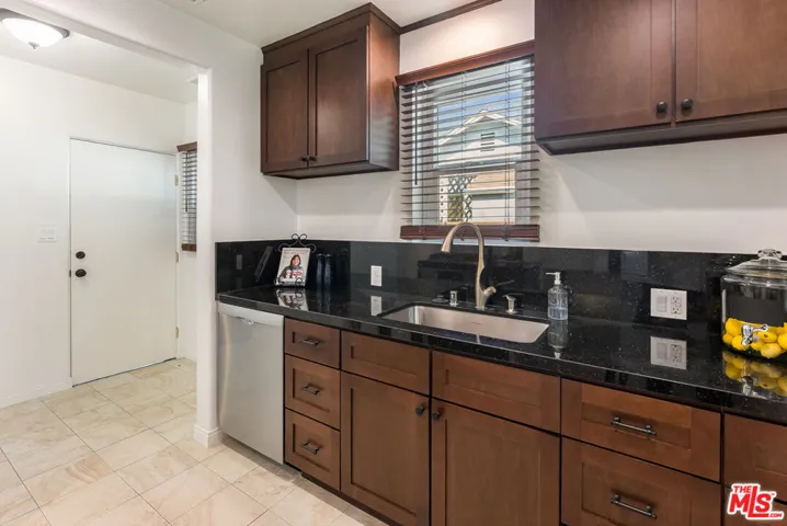 12041 Hartsook Street, Valley Village, California 91607