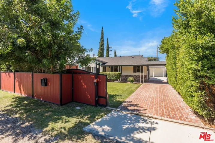 12041 Hartsook Street, Valley Village, California 91607
