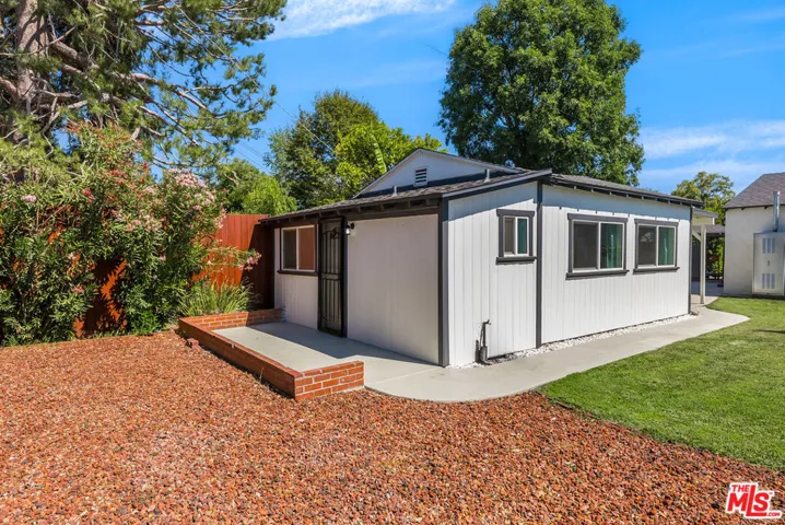 12041 Hartsook Street, Valley Village, California 91607