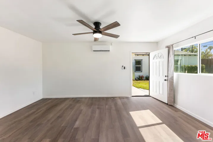 12041 Hartsook Street, Valley Village, California 91607