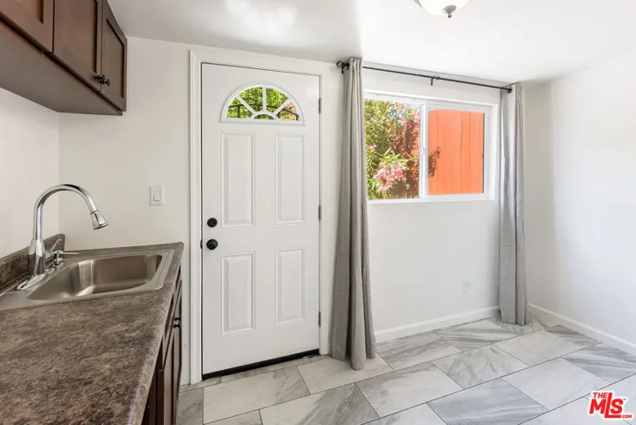 12041 Hartsook Street, Valley Village, California 91607