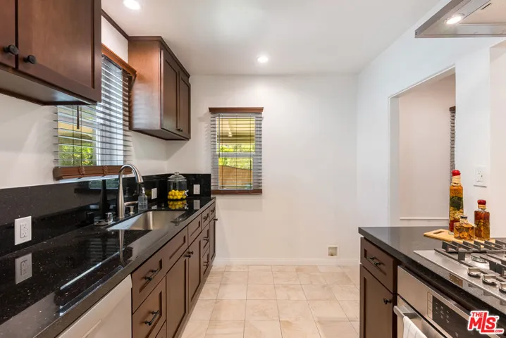 12041 Hartsook Street, Valley Village, California 91607