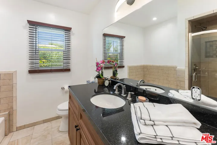 12041 Hartsook Street, Valley Village, California 91607