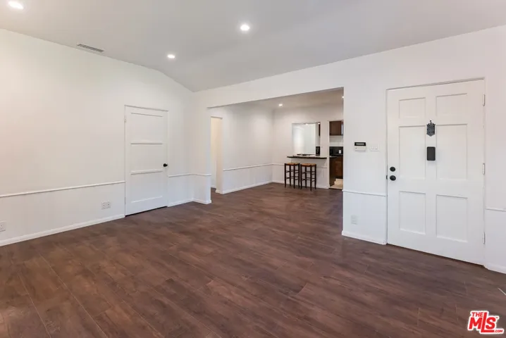 12041 Hartsook Street, Valley Village, California 91607