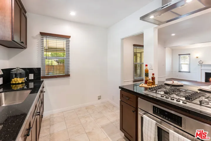 12041 Hartsook Street, Valley Village, California 91607