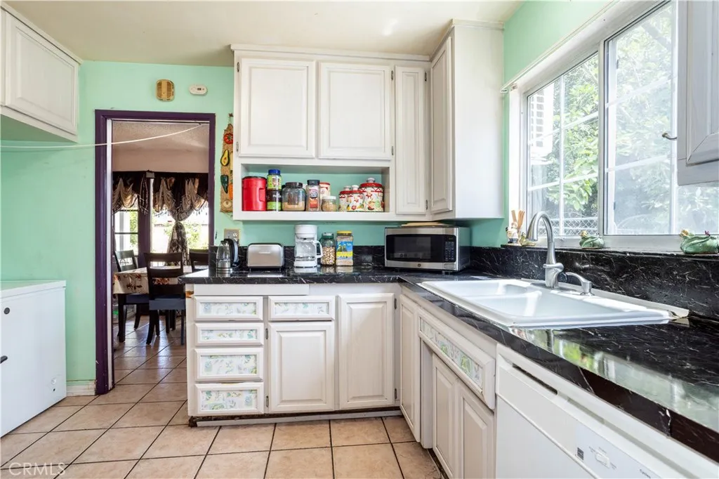 6402 Graves Avenue, Van Nuys, California 91406 home-pic-11