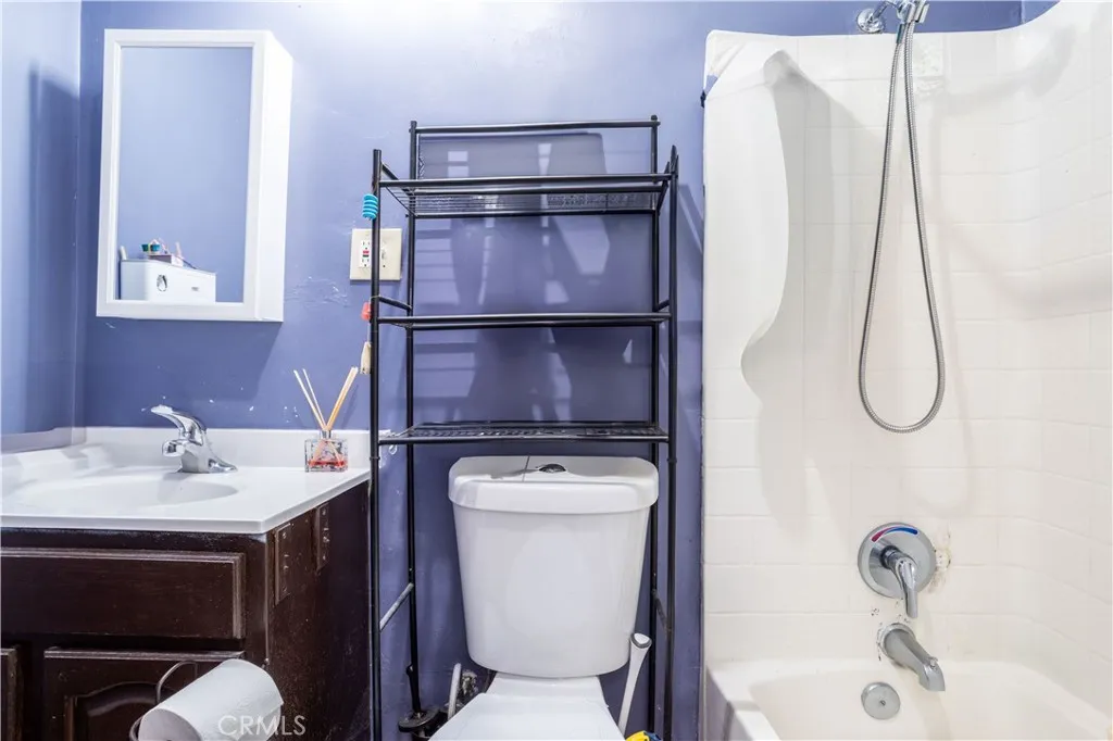6402 Graves Avenue, Van Nuys, California 91406 home-pic-32