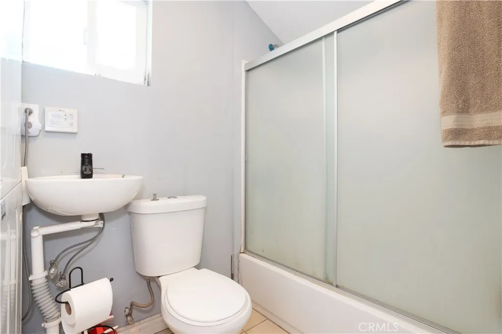 6402 Graves Avenue, Van Nuys, California 91406 home-pic-41